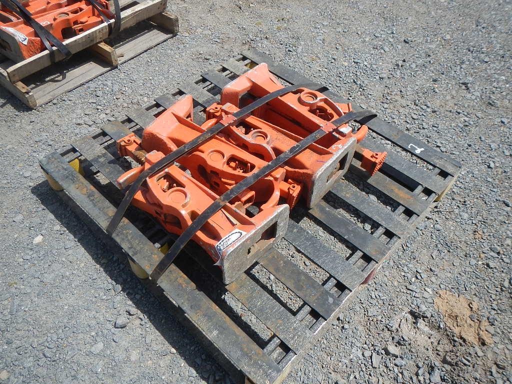 PALLET WITH (4) RAIL JACKS