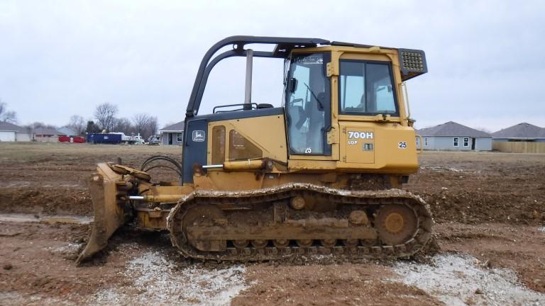 2001 JOHN DEERE 700H LGP CRAWLER DOZER, 15,500 HRS  CAB, AC, HEAT, SWEEPS,