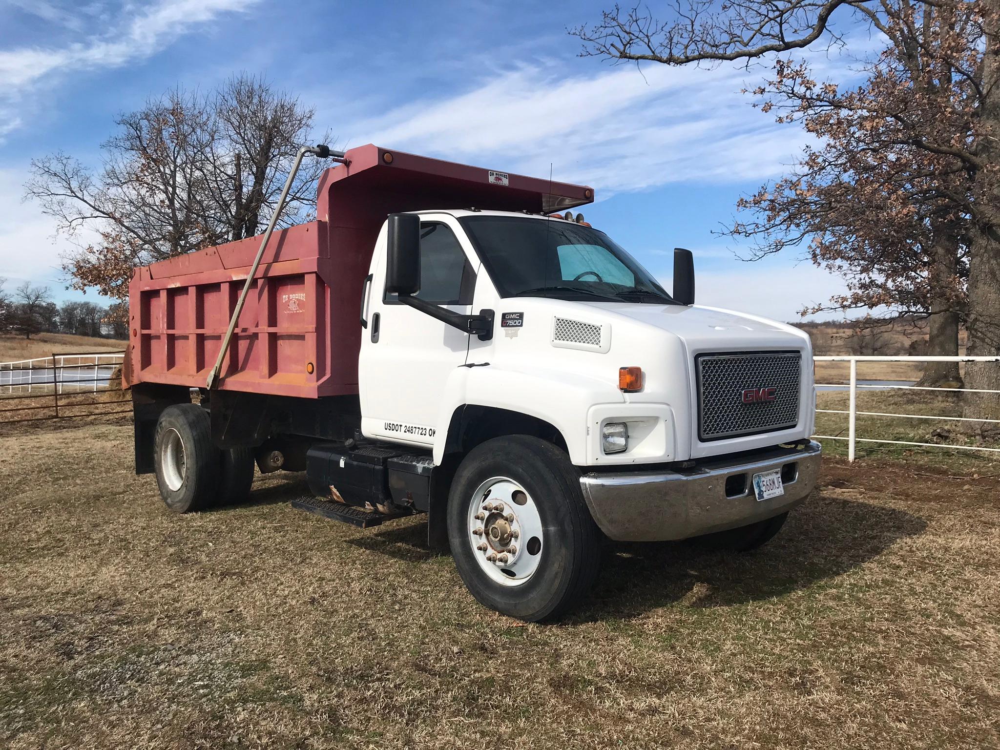 2006 GMC C7500 DUMP TRUCK,  CAT C7 DIESEL, 5+2 SPEED, SPRING RIDE, 35,000 G