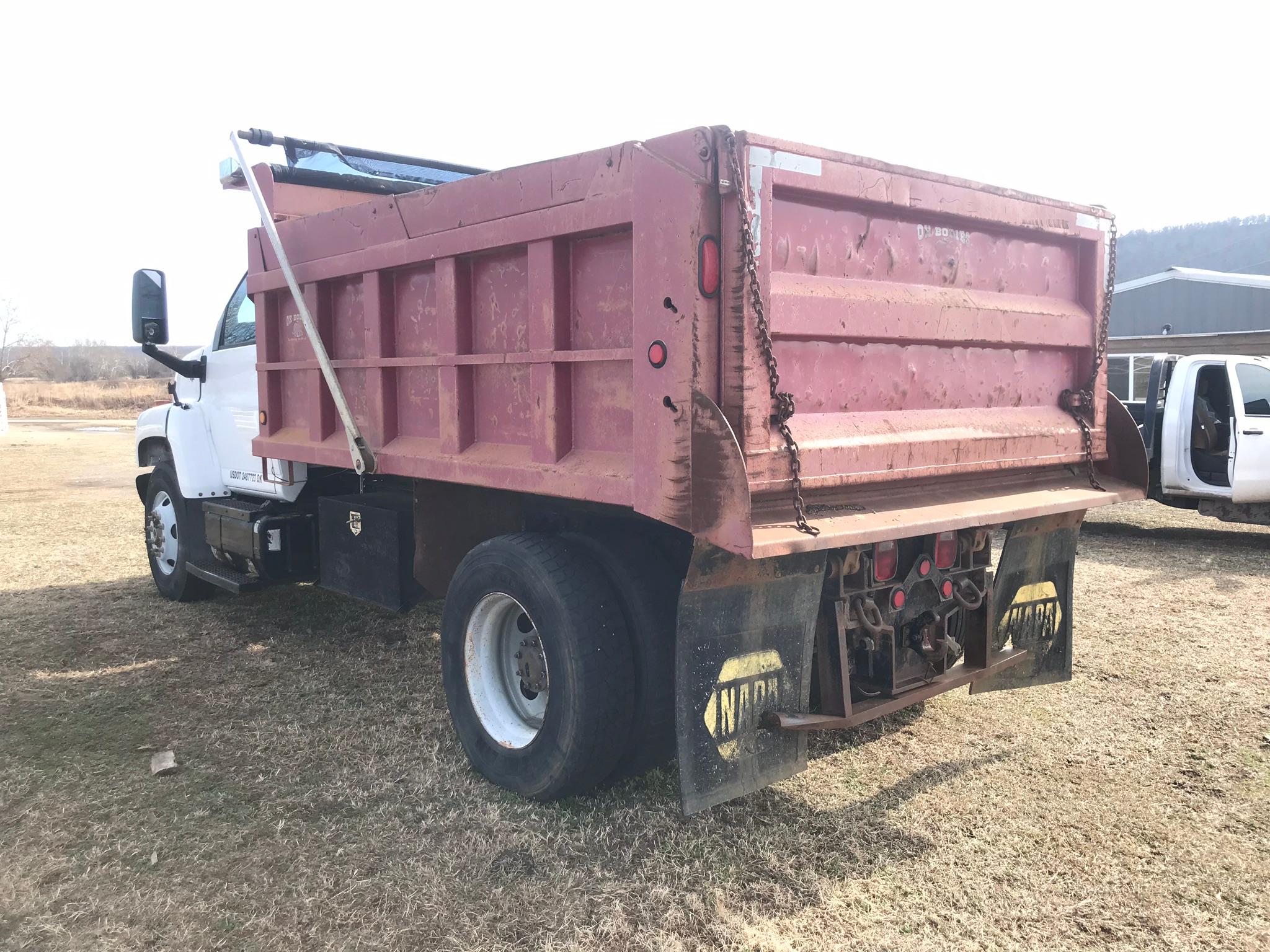 2006 GMC C7500 DUMP TRUCK,  CAT C7 DIESEL, 5+2 SPEED, SPRING RIDE, 35,000 G