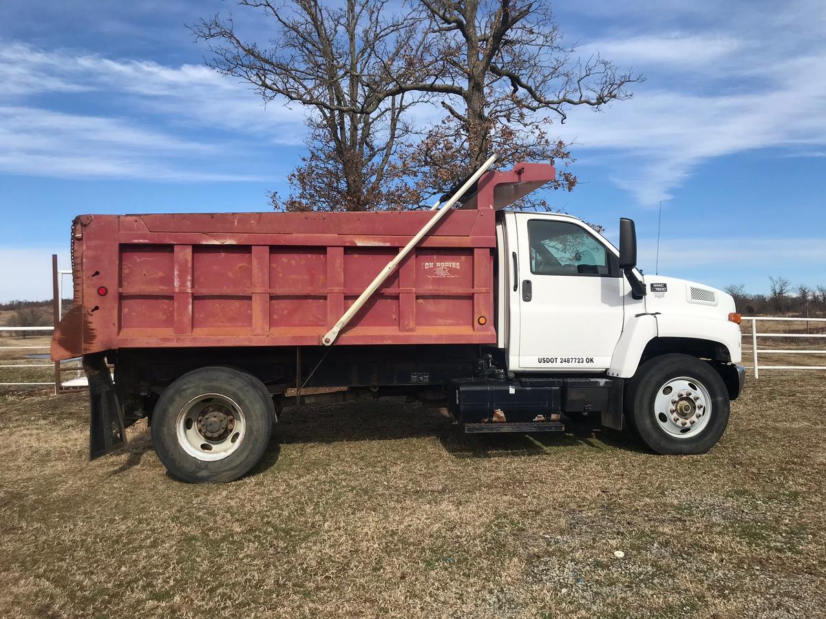 2006 GMC C7500 DUMP TRUCK,  CAT C7 DIESEL, 5+2 SPEED, SPRING RIDE, 35,000 G