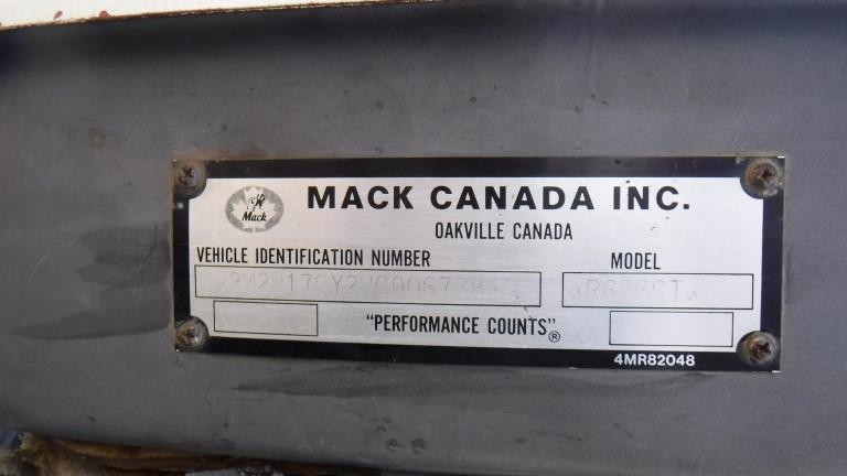 1987 MACK R686ST WATER TRUCK, 164,900 Miles on Meter  MACK DIESEL, 5 SPEED