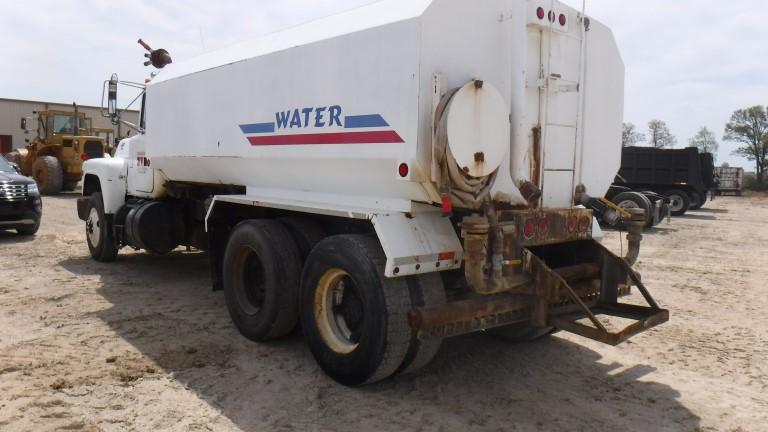 1987 MACK R686ST WATER TRUCK, 164,900 Miles on Meter  MACK DIESEL, 5 SPEED