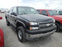 2005 CHEVROLET 2500 HD PICKUP TRUCK, 146K + mi,  CREW CAB, 4X4, V8 GAS, AUT