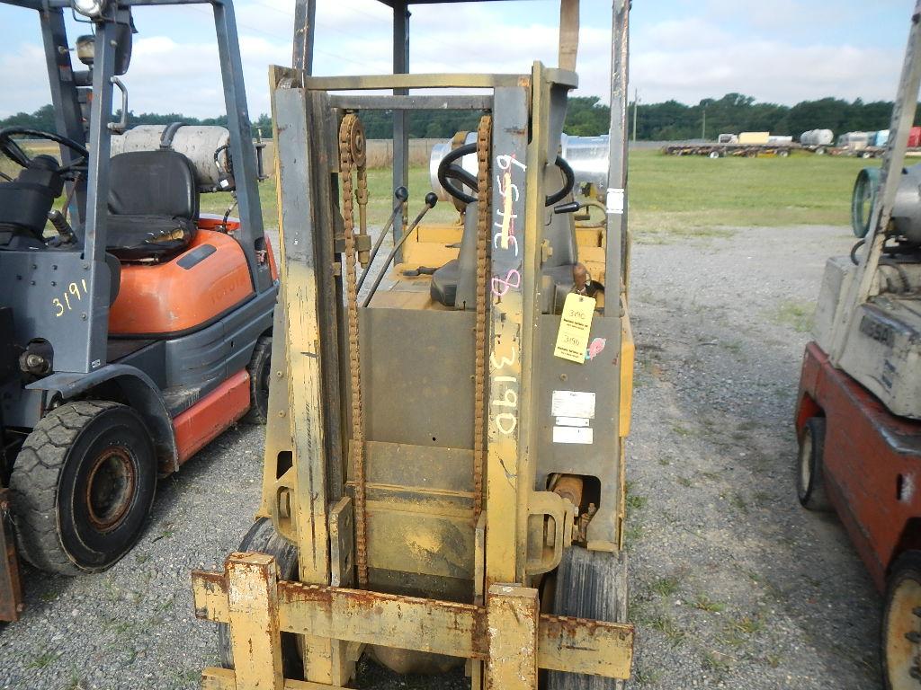 YALE C40 FORKLIFT, 16,350 hrs,  LP GAS, SOLID TIRES, 2-STAGE MAST, OROPS S#