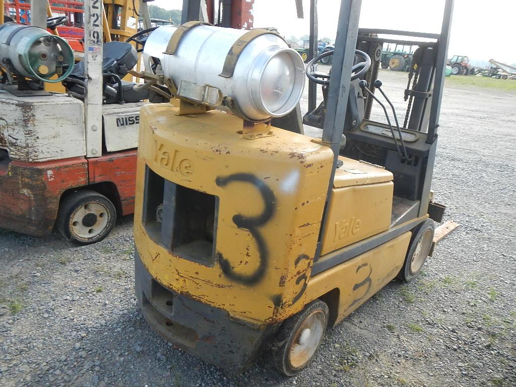 YALE C40 FORKLIFT, 16,350 hrs,  LP GAS, SOLID TIRES, 2-STAGE MAST, OROPS S#