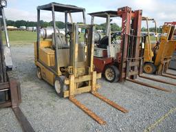 YALE C40 FORKLIFT, 16,350 hrs,  LP GAS, SOLID TIRES, 2-STAGE MAST, OROPS S#