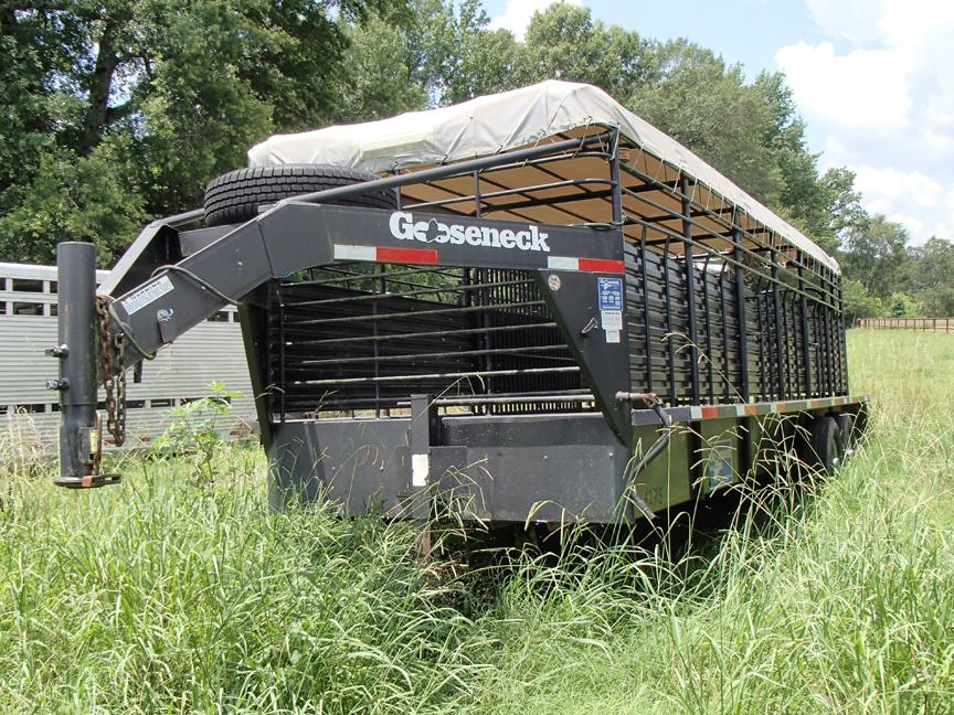 2008 GOOSENECK BRAND LIVESTOCK STOCK TRAILER,  24', TANDEM AXLE, SINGLE WHE