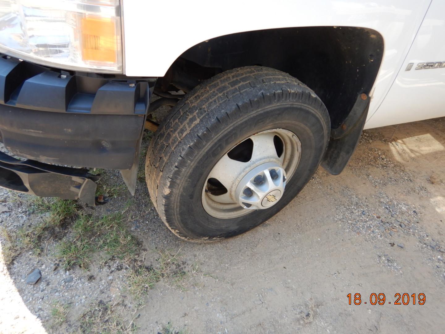 2009 CHEVROLET 3500 SERVICE TRUCK, 172,000+ mi,  CREW CAB, V8 GAS, AUTOMATI