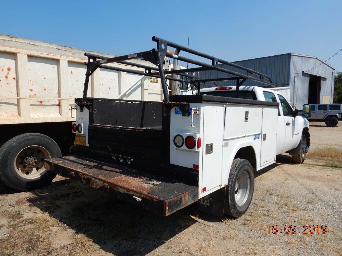 2009 CHEVROLET 3500 SERVICE TRUCK, 172,000+ mi,  CREW CAB, V8 GAS, AUTOMATI