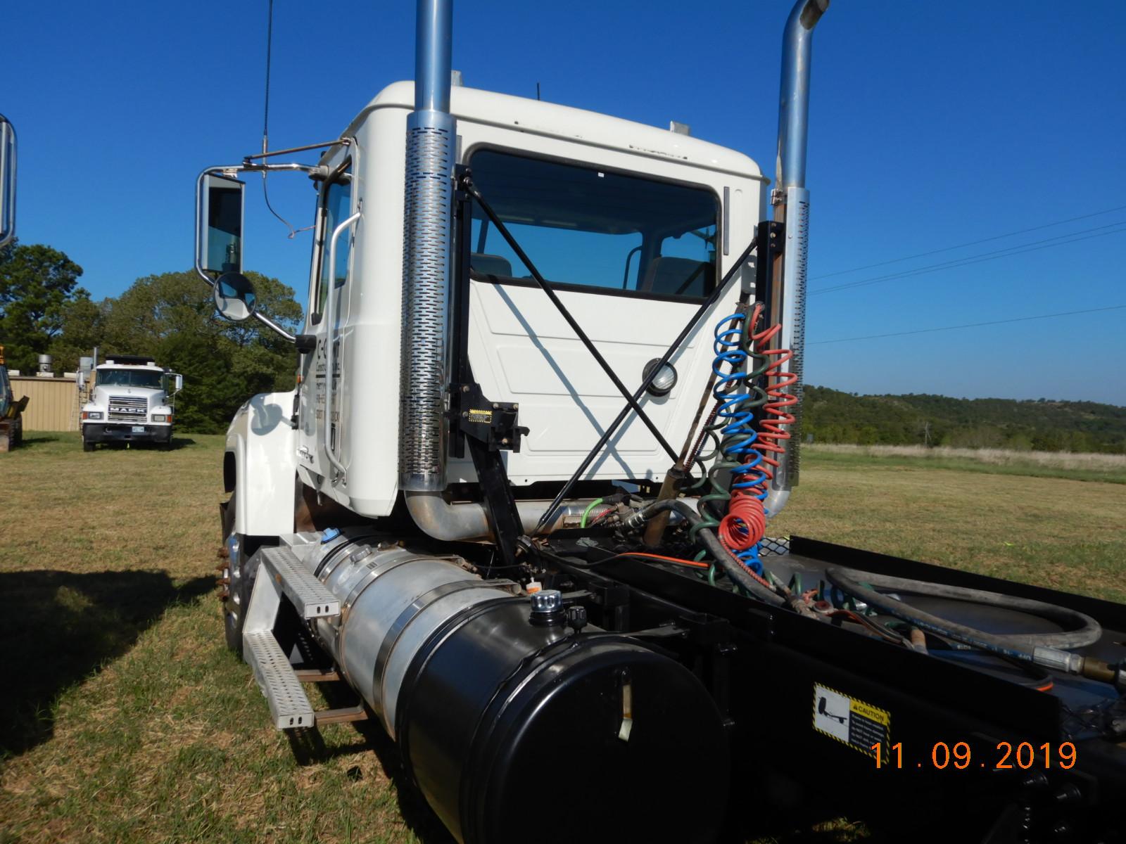 2012 MACK CHU 613 TRUCK TRACTOR, 214,606 MILES  DAY CAB, MACK MP8 DIESEL, 1