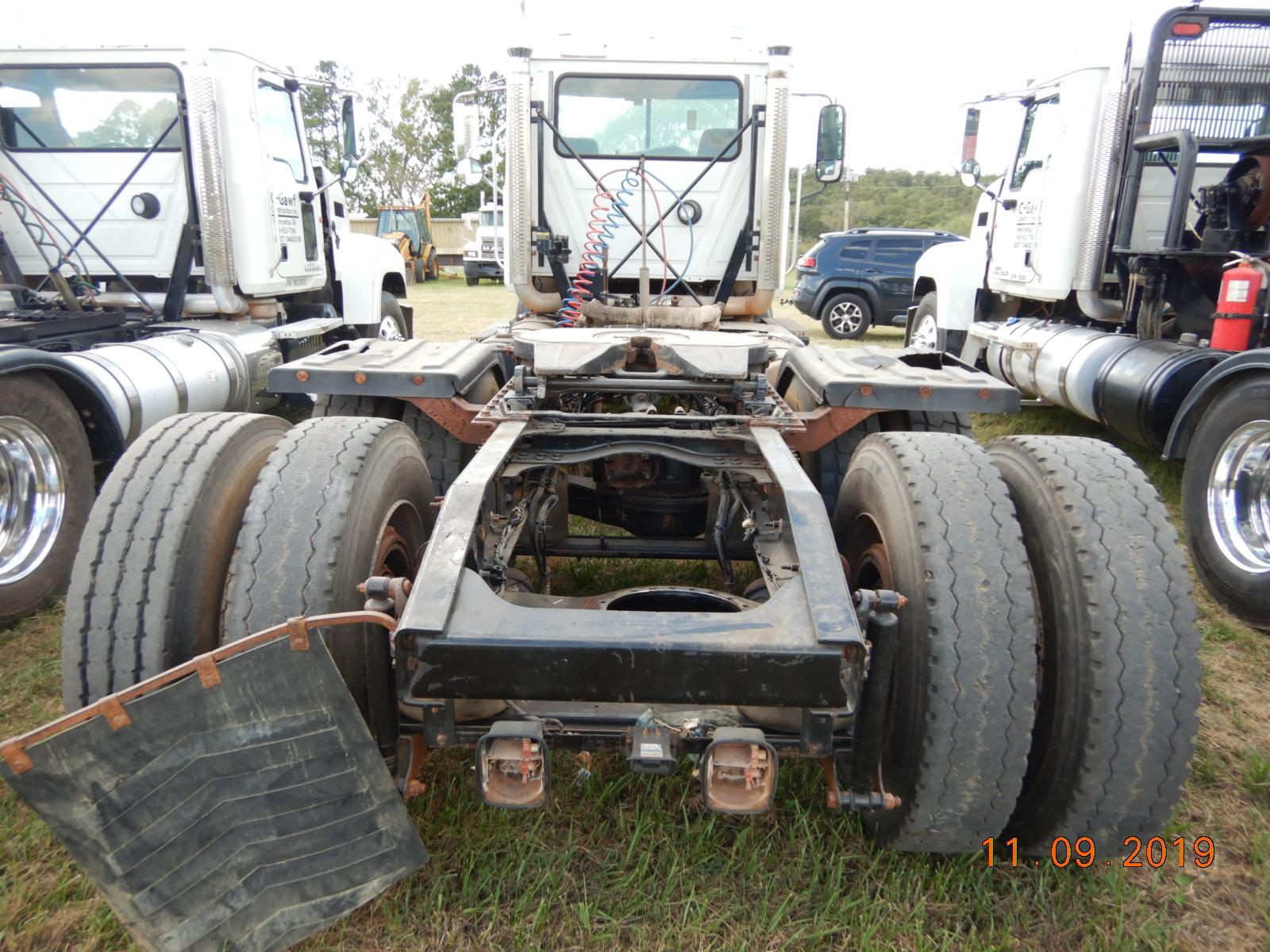 2012 MACK CHU 613 TRUCK TRACTOR,  DAY CAB, MACK MP8 DIESEL, 13 SPEED, TWIN