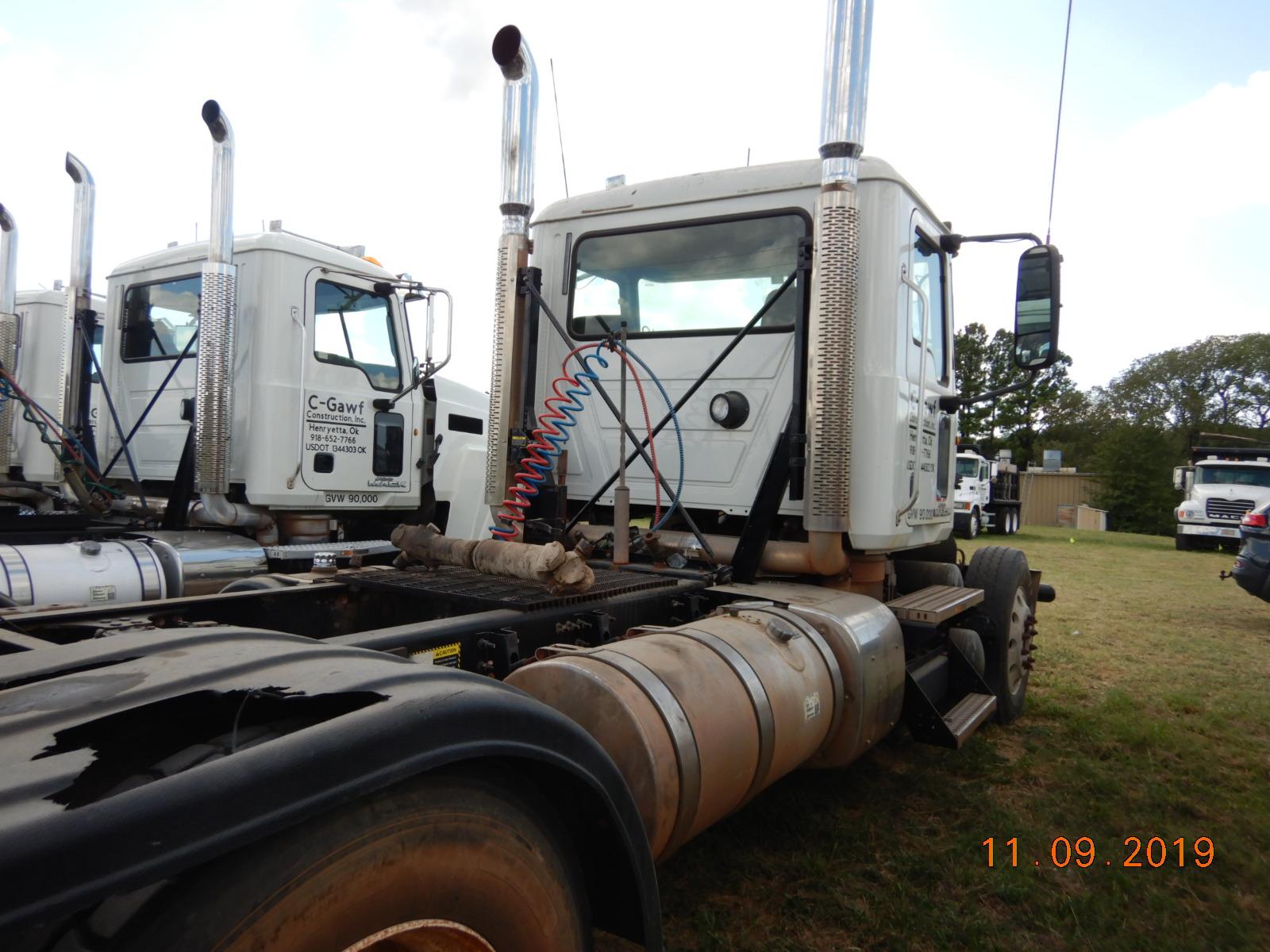 2012 MACK CHU 613 TRUCK TRACTOR,  DAY CAB, MACK MP8 DIESEL, 13 SPEED, TWIN