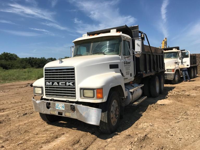 2002 MACK CH613 DUMP TRUCK, 277,131+ mi on meter,  TANDEM, MACK E7-380/410