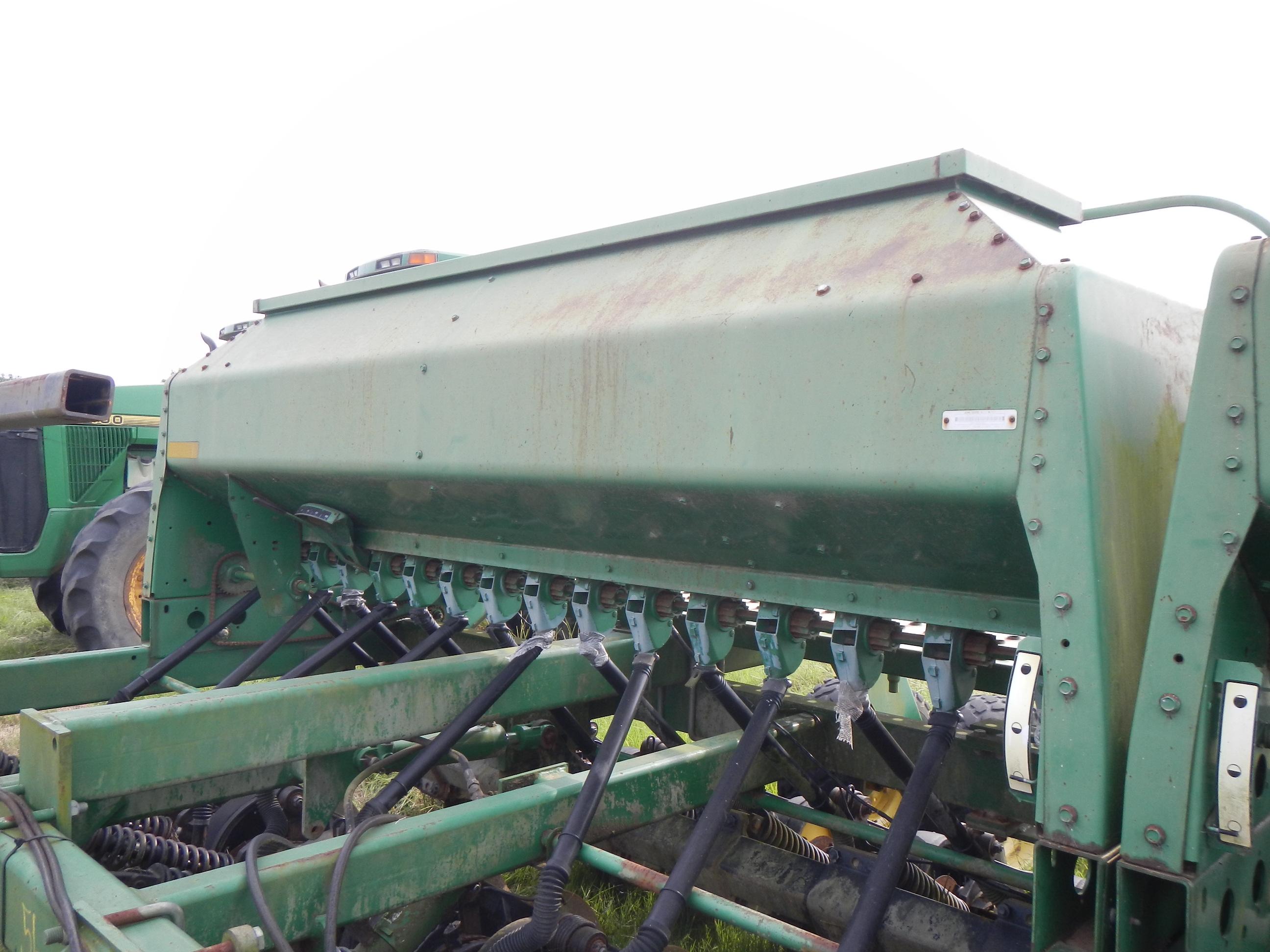 JOHN DEERE 1560 GRAIN DRILL,  20', HYDRAULIC MARKERS, PULL TYPE S# N01560X6