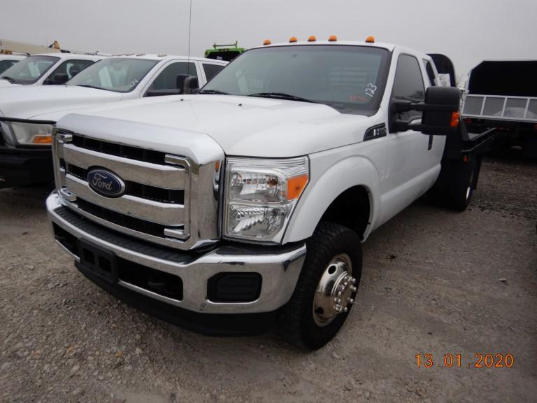 2015 FORD F-350 FLATBED TRUCK, 96,639+ mi,  EXTENDED CAB, 4 X 4, GAS, AUTOM