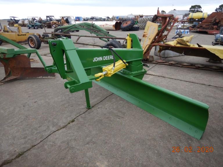 JOHN DEERE 3PT BLADE,  10FT, HYDRAULIC TILT AND ANGLE S# W00155X011854