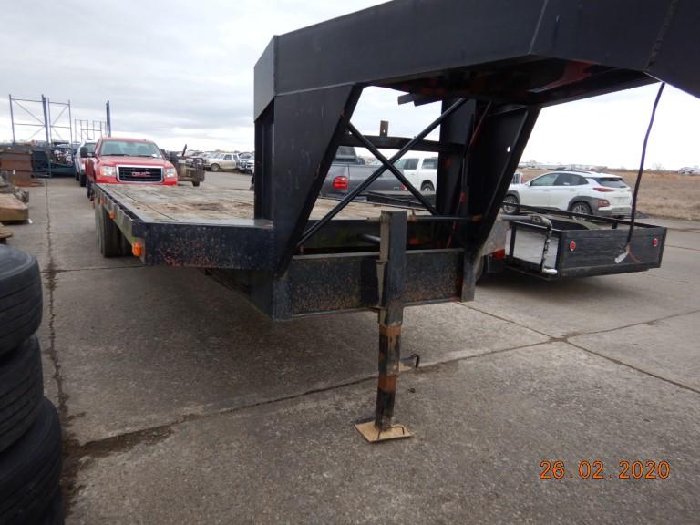 1987 GOOSENECK GOOSENECK TRAILER,  25 FT ON DECK, 5 FT DOVETAIL WITH RAMPS,