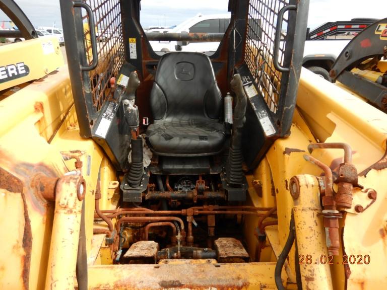 JOHN DEERE 270 SKID STEER, 2393+hours  OPEN ROCKS, HYDRAULIC AUX, S# KV0270