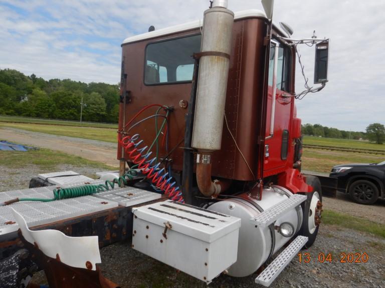 1993 INTERNATIONAL 9370 TRUCK TRACTOR,  **NON-RUNNER**, DAY CAB, CATERPILLA