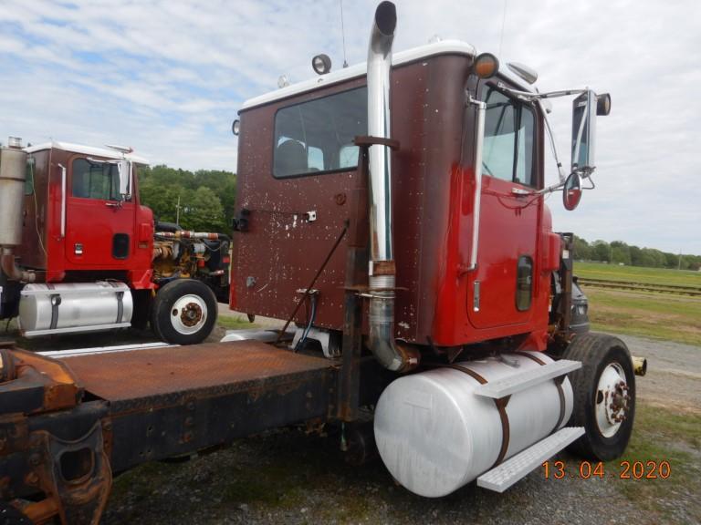 1989 INTERNATIONAL 9300 TRUCK TRACTOR,  **NON-RUNNER**, DAY CAB, CATERPILLA