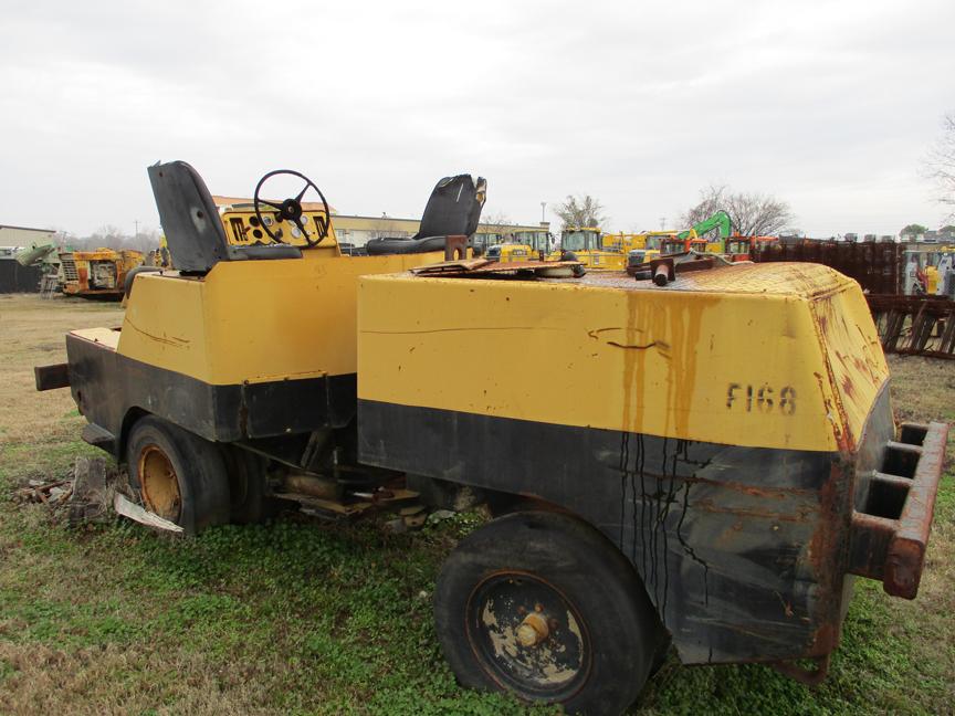 HYSTER 530A ROLLER,  PNEUMATIC WHEEL, (RADIATOR MISSING), 4 CYLINDER DIESEL