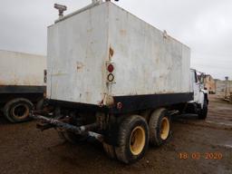 1980 INTERNATIONAL 1900 WATER TRUCK,  DETROIT DIESEL, 9 SPEED, TWIN SCREW O