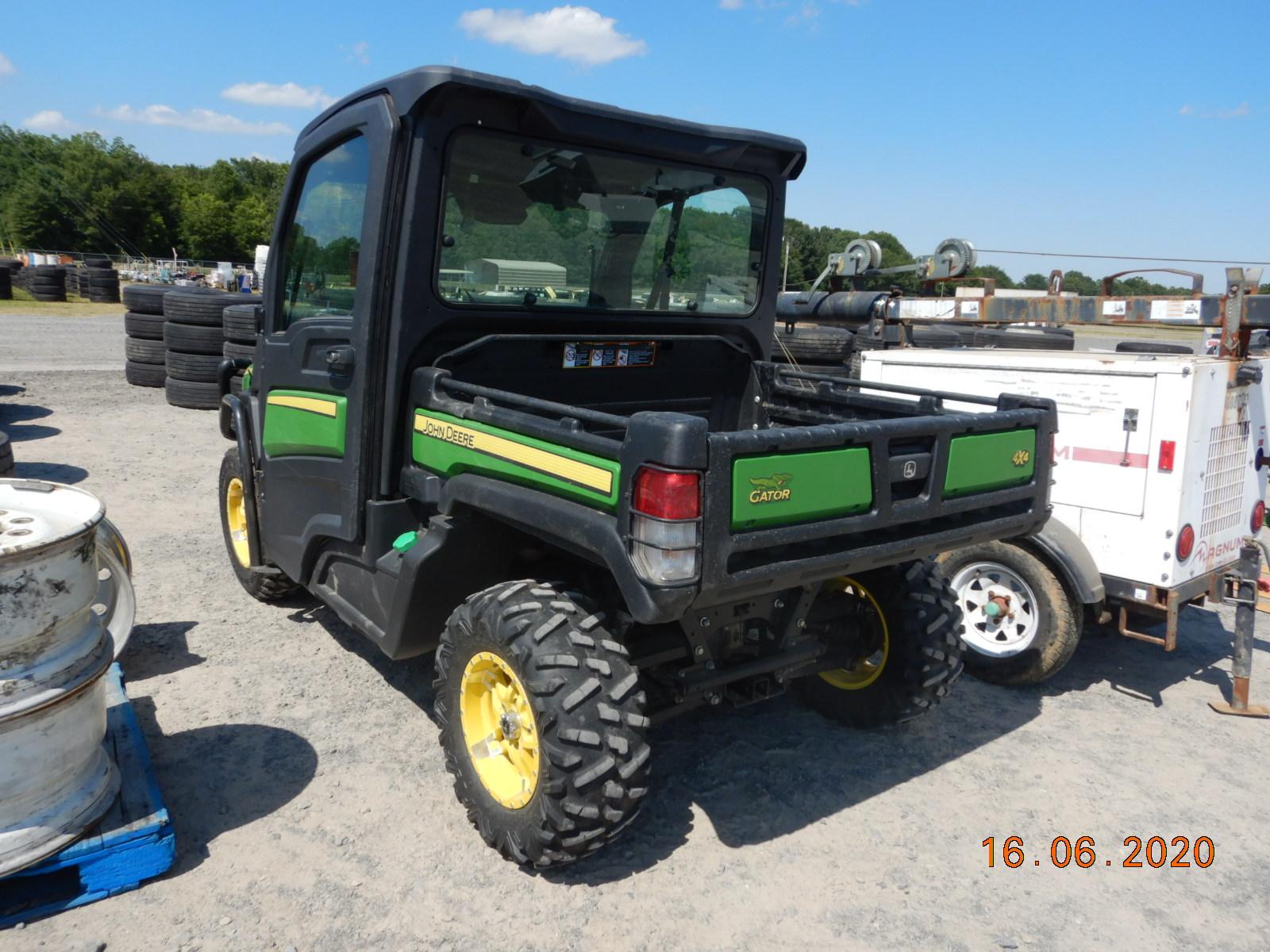 2018 JOHN DEERE GATOR 865M SIDE-BY-SIDE UTV, 800+ miles  4X4, CAB, AC/HEAT,