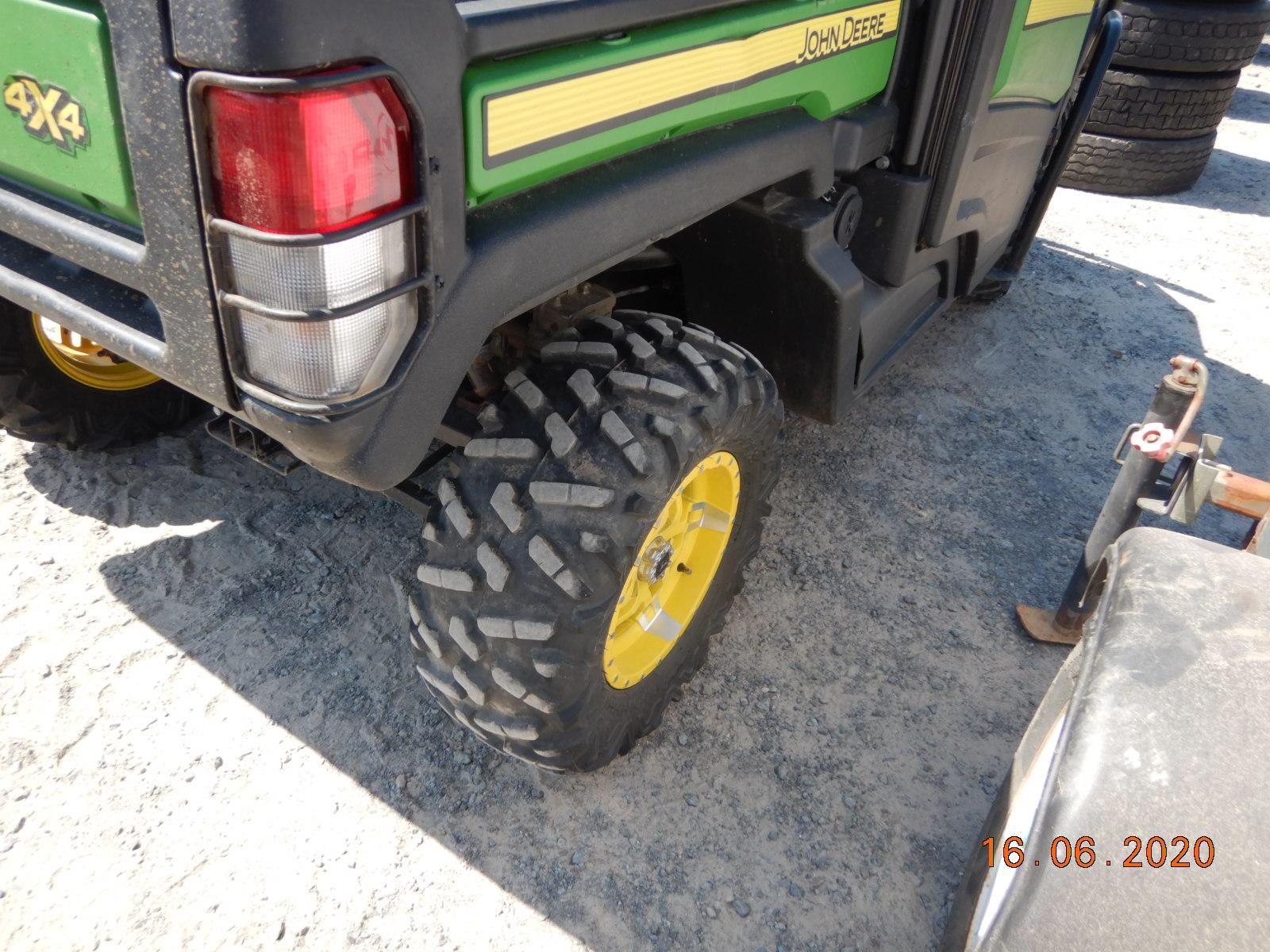 2018 JOHN DEERE GATOR 865M SIDE-BY-SIDE UTV, 800+ miles  4X4, CAB, AC/HEAT,