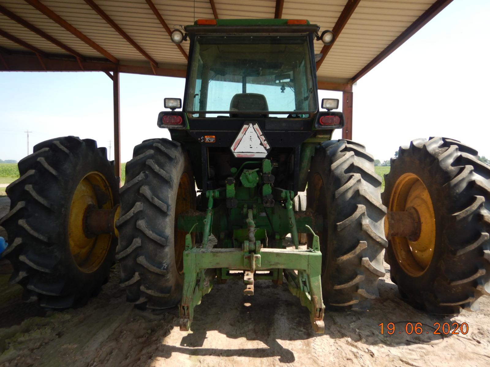 JOHN DEERE 4760 WHEEL TRACTOR,  CAB, AC, HEAT, POWERSHIFT, 480/80R42 DUALS,