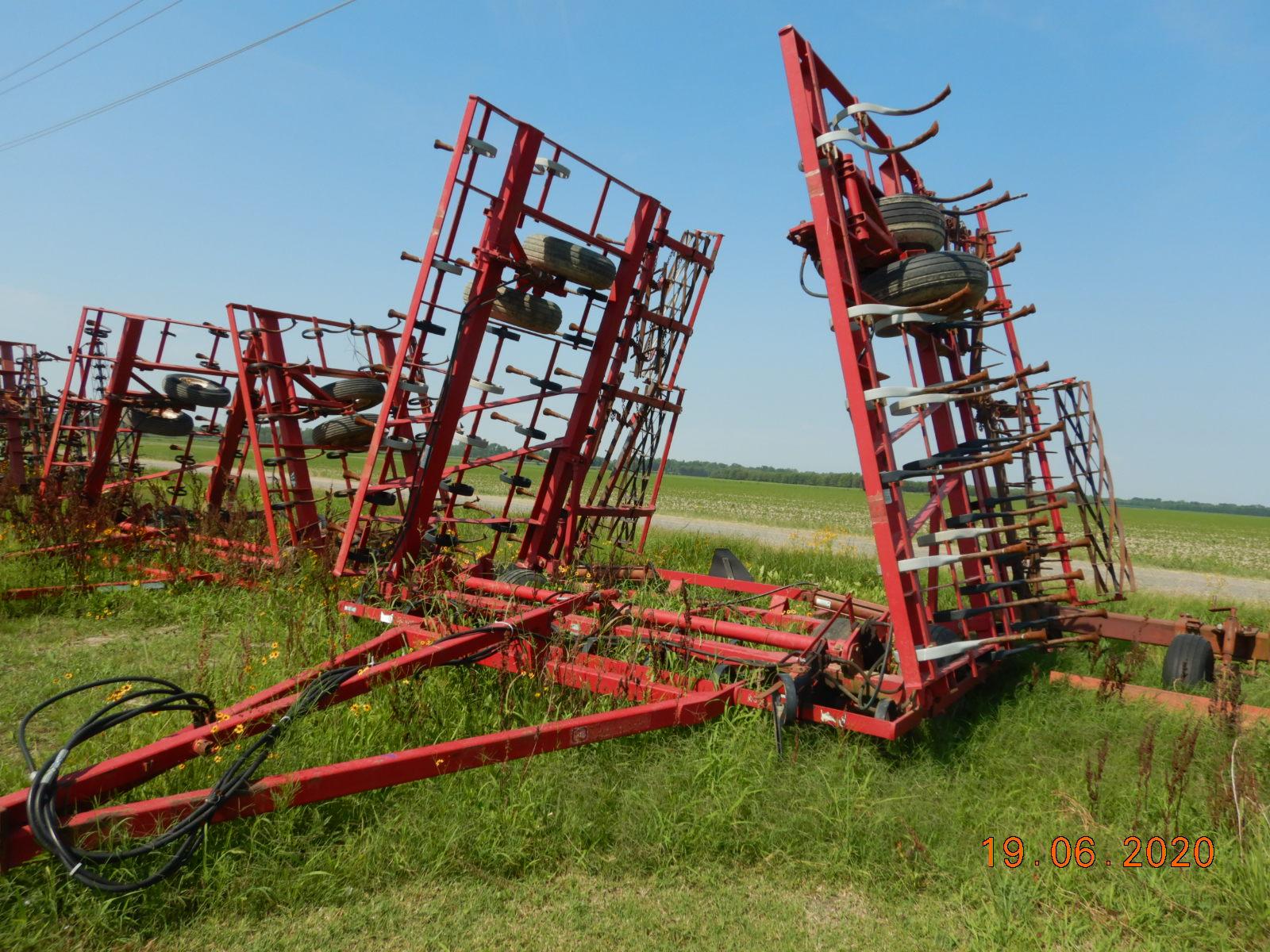 TRIPLE K,  35', WALKING TANDEMS, MOUNTED HARROWS WITH BASKETS, HYDRAULIC FO