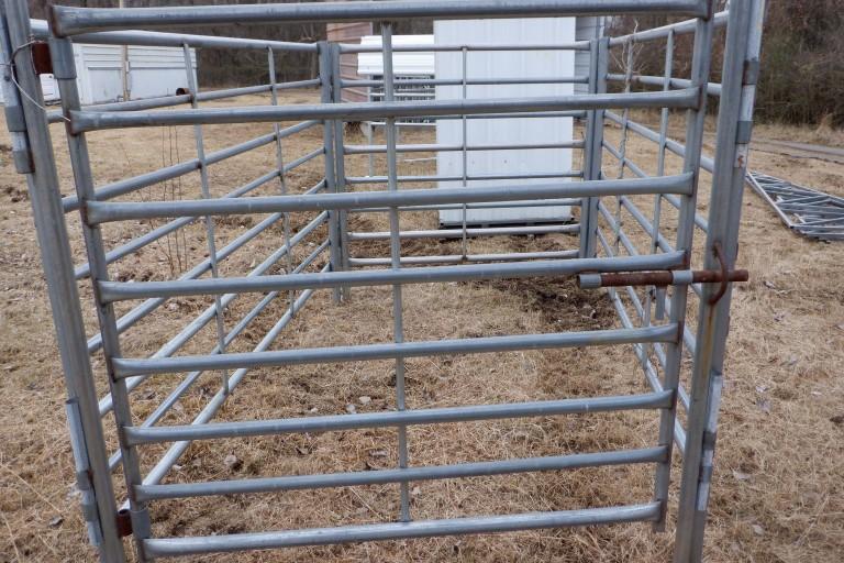 PORTABLE CORRAL PEN,  6' X 10', WITH BOW GATE