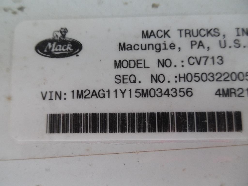 2005 MACK CV713 DAYCAB TRACTOR TRUCK, E7 MACK, 8 SPD MAXITORQUE, PTO, KEY,