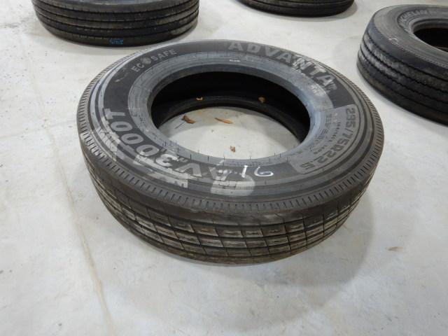 (1) ADVANTA 295/75R22.5 TIRE