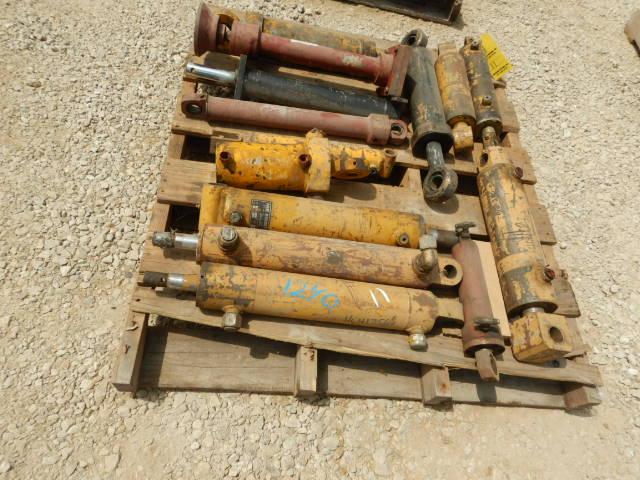 PALLET WITH MISCELLANEOUS HYDRAULIC CYLINDERS   LOAD OUT FEE: $5.00