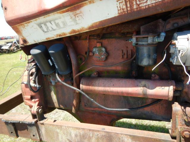 IH 1466 TRACTOR ENGINE ON STAND