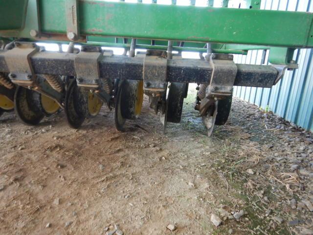 JOHN DEERE 750 NO TILL DRILL,  15', SEED ATTACHMENT S# N00750X019333