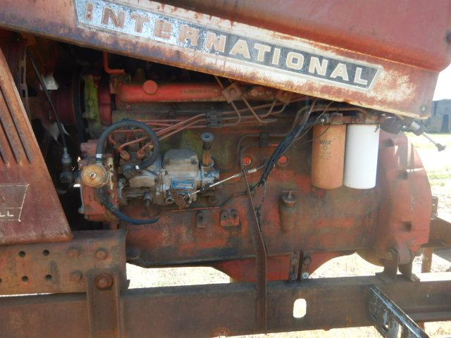 IH 1466 TRACTOR ENGINE ON STAND