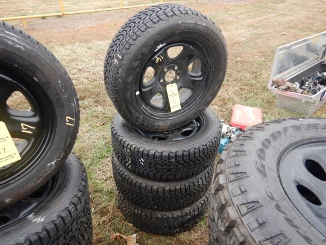 (4) 255/60R18 TIRES ON 5 HOLE RIMS