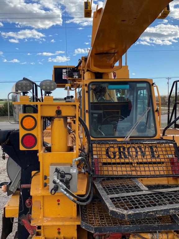 2001 GROVE TRT-D-E CRANE, 1825+ hrs on meter,  CONDTION - IN GOOD CONDITION