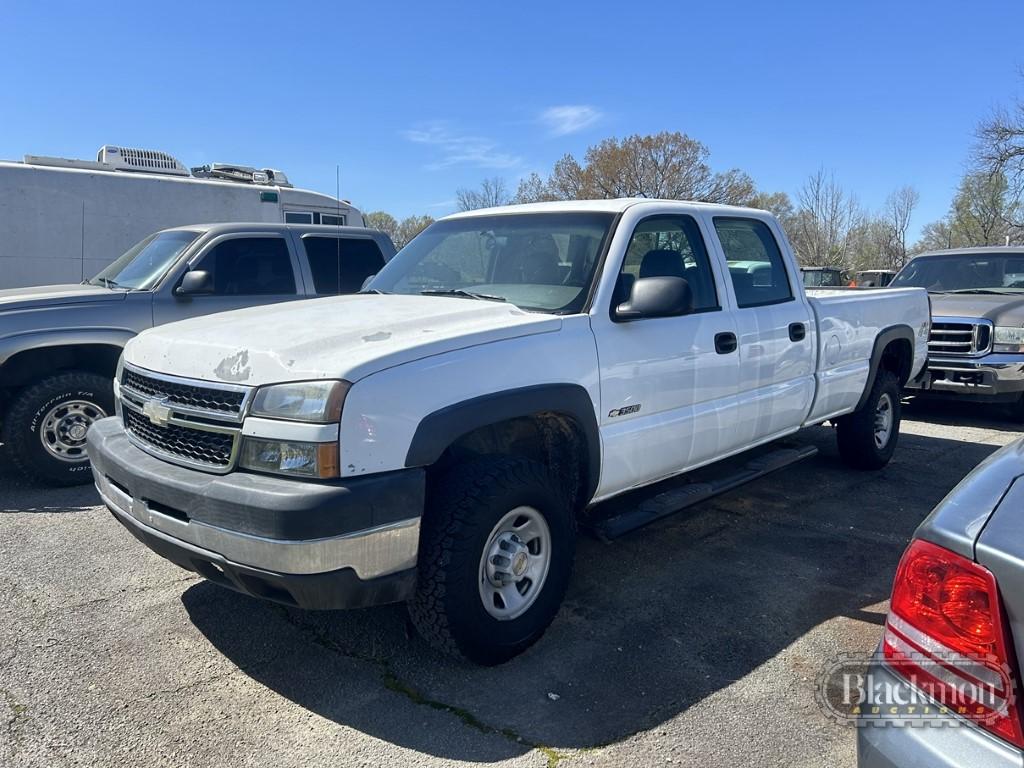 2006 CHEVROLET SILVERADO 3500 TRUCK, 206,954+ mi,  CREWCAB, 4WD, LONG BED,