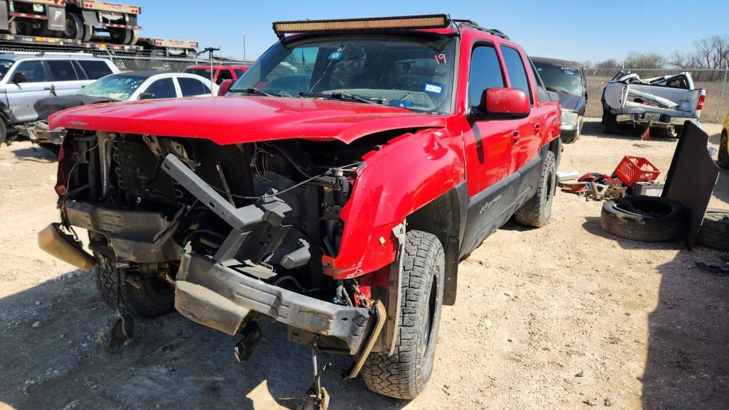 2001 CHEVY AVALANCHE SUV, 265516 MILES,  WRECKED, 2WD, GAS, A/T, NO KEYS, U