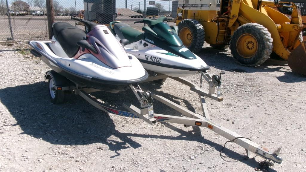 KAWASAKI 900 STX JET SKIS & TRAILER,  (2) UNKNOWN RUNNING CONDITIONS, NO TI