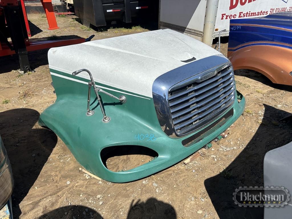 FRIEGHTLINER HOOD