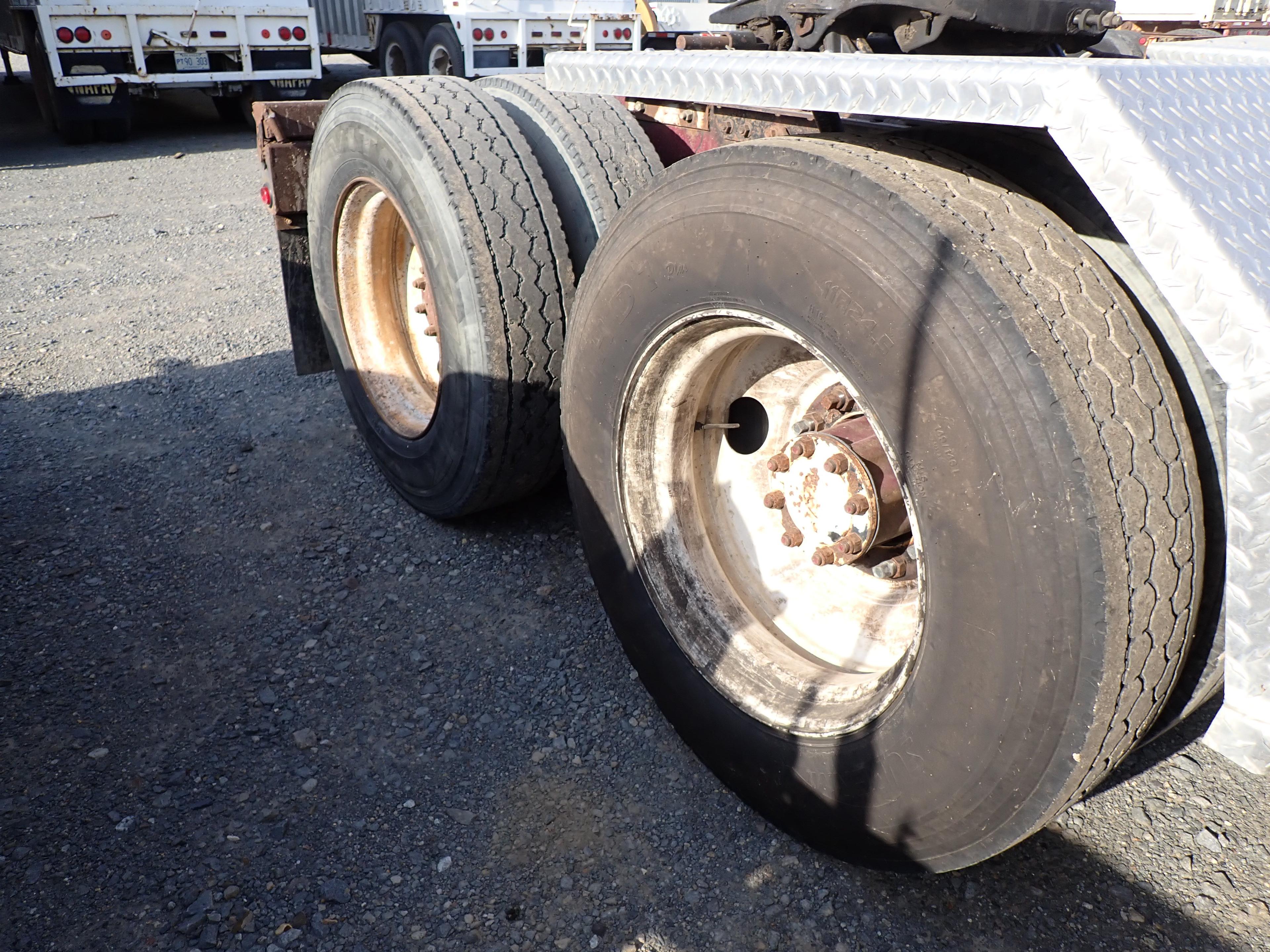 1990 INTERNATIONAL 9300 TRUCK TRACTOR, 724,092+mi showing,  DAY CAB, B MODE