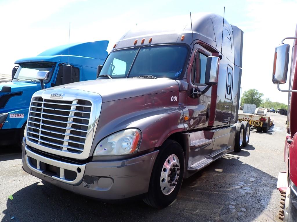 2013 FREIGHTLINER TRUCK TRACTOR, 1,084,511  60" SLEEPER, DETRIOT DIESEL, 10