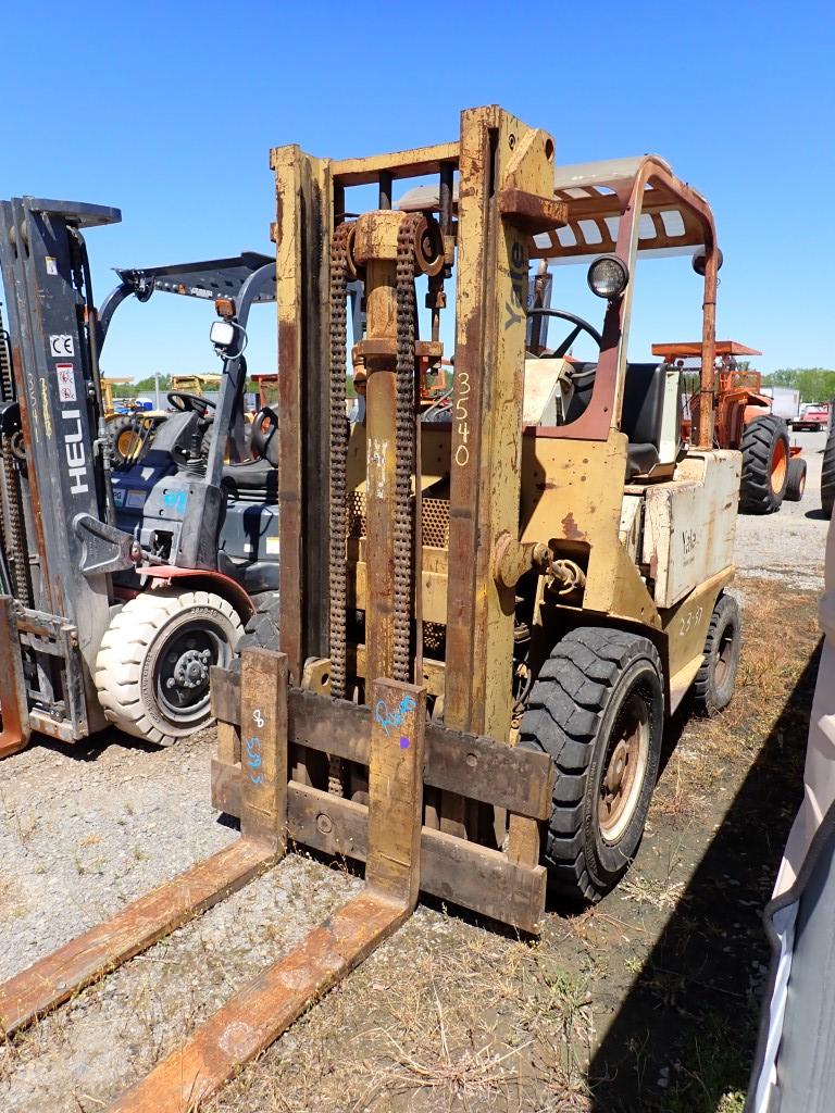 YALE TYPE D RUBBER TIRE FORKLIFT, 4185HRS(+/-)  DIESEL, 1 STAGE MAST,