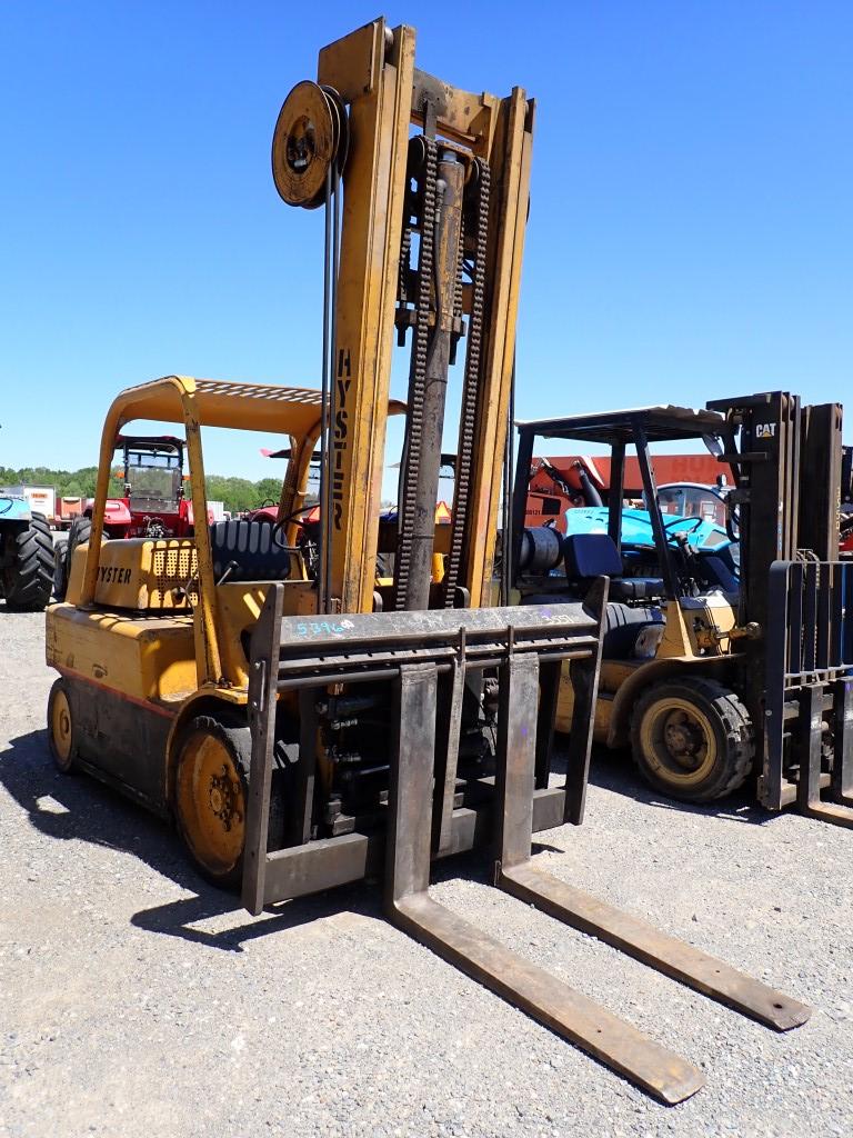 HYSTER 150 FORKLIFT,  DIESEL, 2 STAGE MAST, HYDRAULIC SLIDING FORKS,