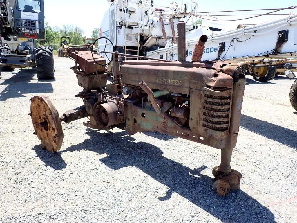 JOHN DEERE B WHEEL TRACTOR,  30'S ERA, PTO, *NON RUNNING*