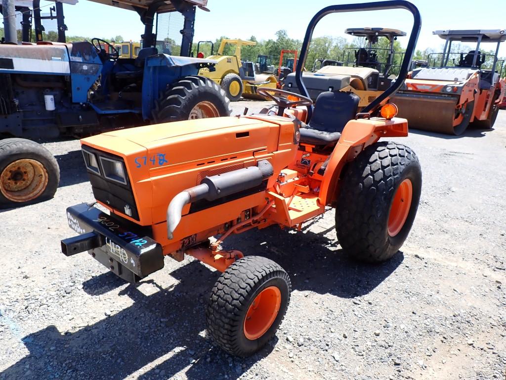 1985 INTERNATIONAL 254 LAWN TRACTOR, 391 HRS ON METER  24HP, 60" CUT, PTO P